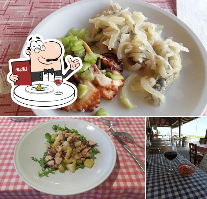 Tra le diverse cose da OSTERIA ARZERI si possono trovare la cibo e tavolo da pranzo