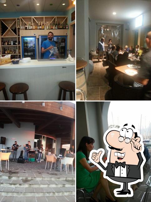 Dai un'occhiata agli interni di Bar della Marina