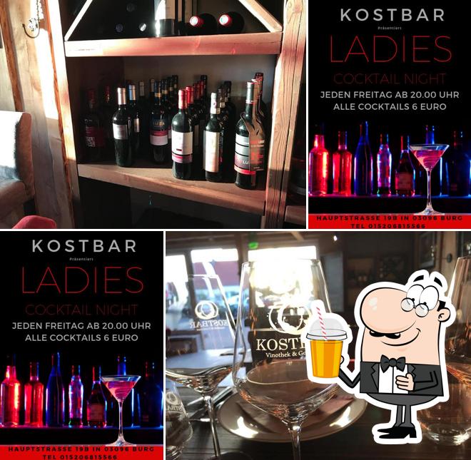 Genießt ein heißes Getränk im KOSTBAR Vinothek & Gourmet