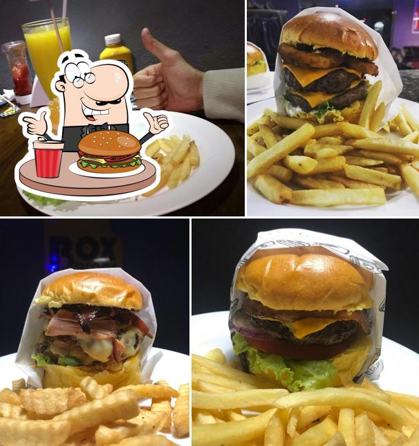 Peça um hambúrguer no Box Burger