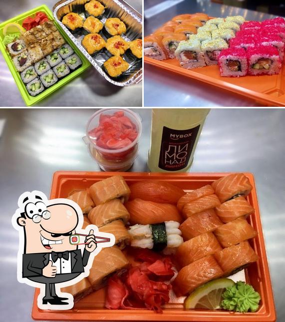В "MYBOX" подают суши и роллы