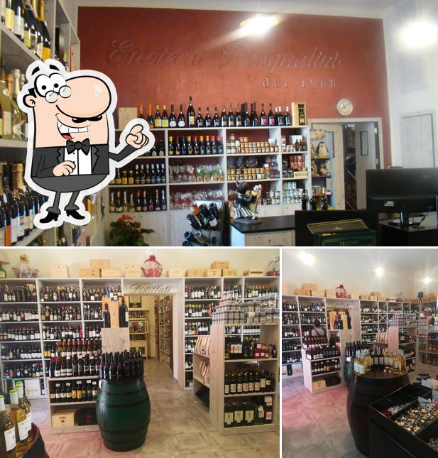 Gli interni di Enoteca Pasqualini