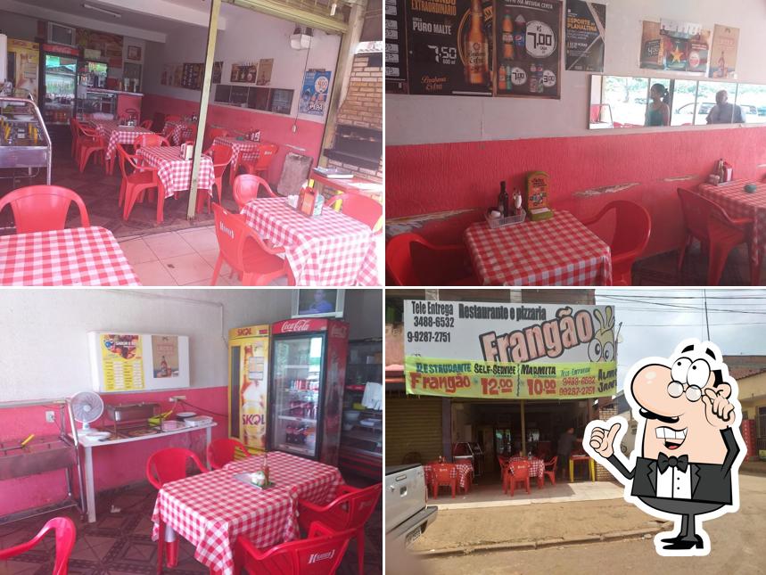 O interior do Frangão Pizzaria e Lanchonete