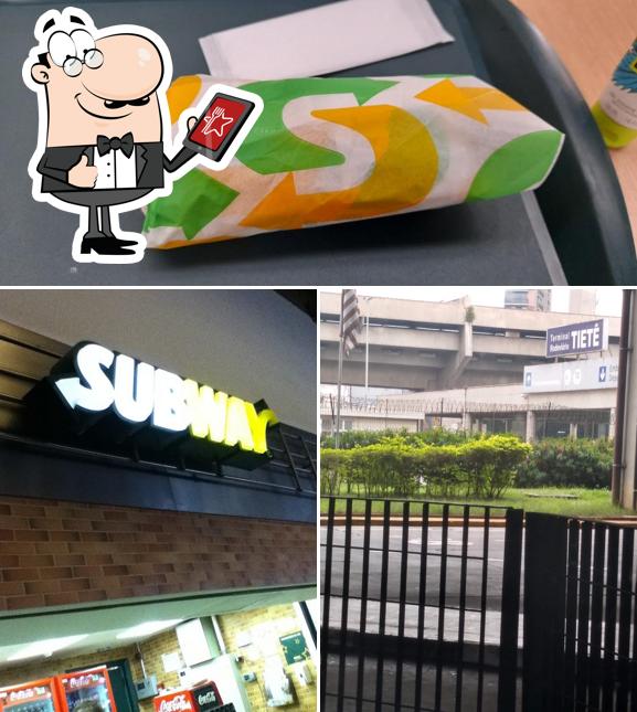 Entre diversos coisas, exterior e comida podem ser encontrados no Subway