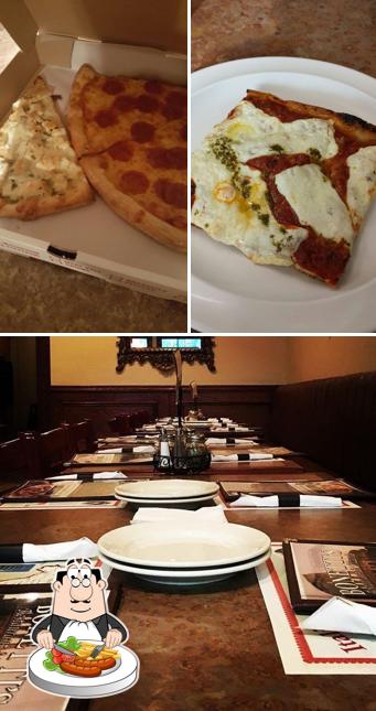 Это фото, где изображены еда и внутреннее оформление в Bonetti's Pizza & Restaurant