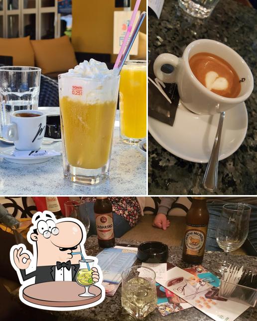 Goditi un drink dal menu