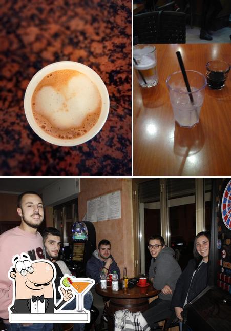 Questa è la foto che raffigura la bevanda e bancone da bar di Rock Cafe'