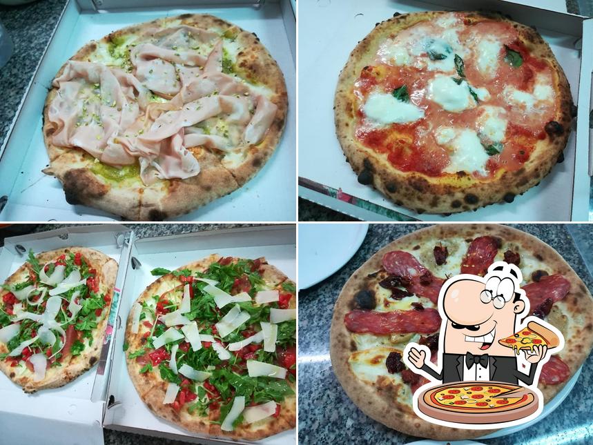 Scegli tra le svariate varianti di pizza