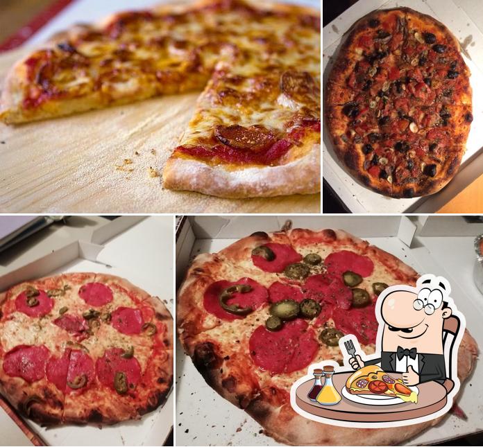 Get pizza at Pizzeria da Salvo