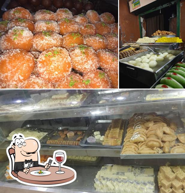 Food at New Mouji Sweets & Namkeen