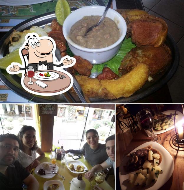 Dê uma olhada a foto apresentando mesa de jantar e comida a Rancho Da Picanha