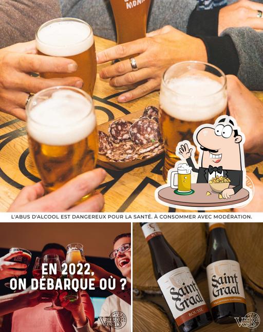 Vous pouvez prendre un verre de bière blonde ou brune