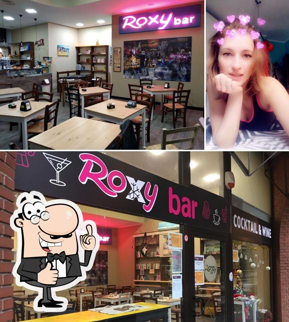 Это фотография кафе "Roxy Bar"