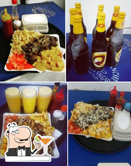 Esta é a foto apresentando bebida e comida no Wi Fi Buteco. Com