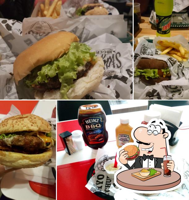 Os hambúrgueres do Stage Burger Campo Belo irão satisfazer uma variedade de gostos