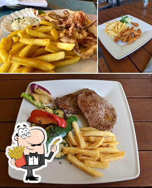 Ordina un piatto di chips a Bistro Plaža, NP Brijuni