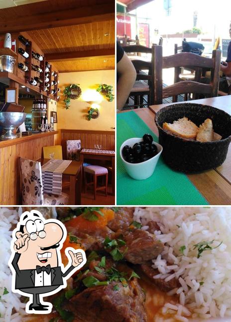 The picture of interior and food at Colecção d'Aromas