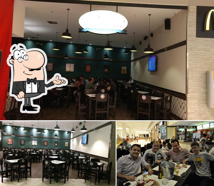 A interior e comida do restaurante