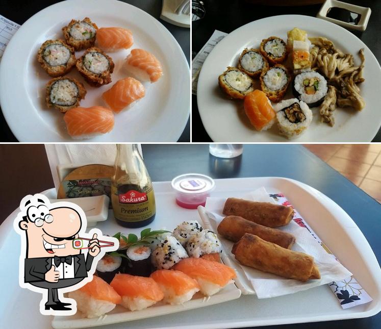 Prueba uno de sus distintos tipos de sushi