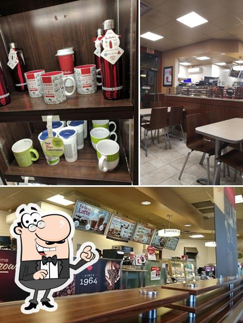 L'intérieur de Tim Hortons