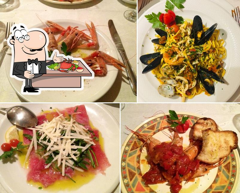 Essayez différents plats à base de fruits de mer disponibles à Trattoria della Nonna
