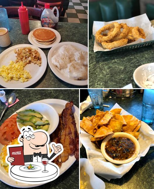 Food at Lizzy's Diner