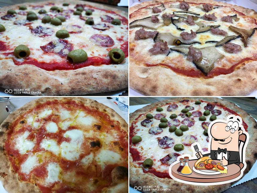 Bestellt diverse Arten von Pizza