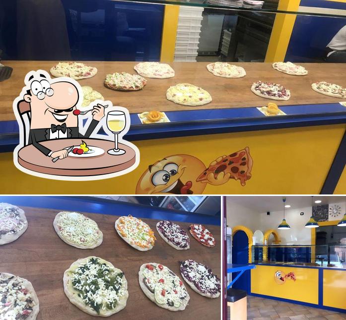 La foto della cibo e interni di Pizza Small Finocchio