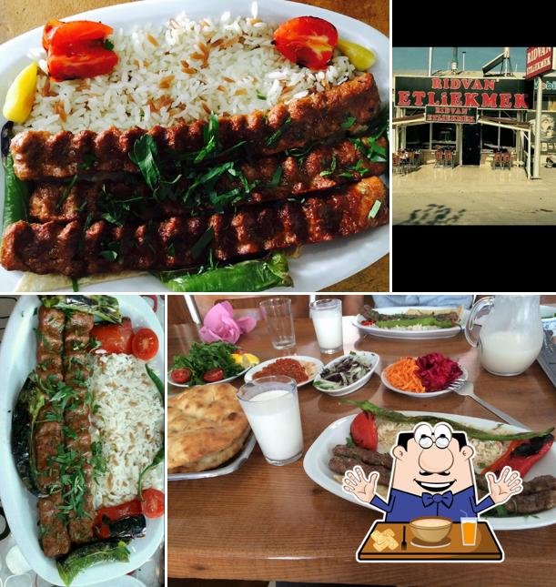 Food at Rıdvan Konya Etliekmek