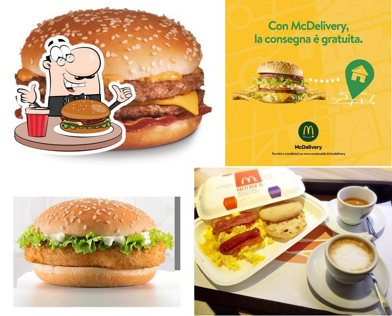 Prenditi un hamburger a McDonald's Milano XXII Marzo