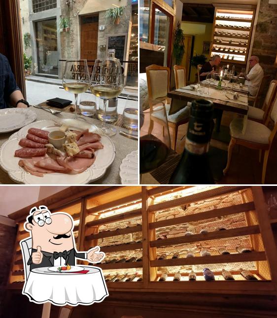 Tra le diverse cose da Degusteria Italiana si possono trovare la tavolo da pranzo e cibo