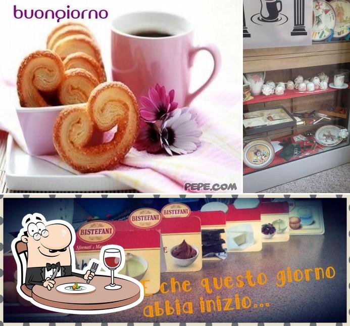 La cibo e interni del ristorante