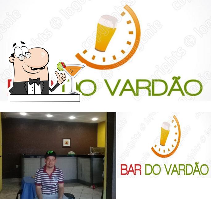 Esta é a imagem ilustrando bebida e interior no VARDÃO - BAR & MERCEARIA