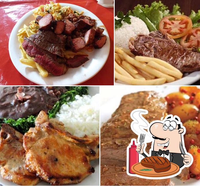 Peça refeições de carne no Churrasco do Medeiros