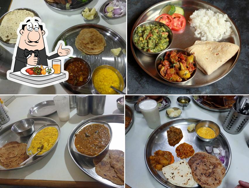 Food at Maganlal Bhakhri Shak Wala, Gayatri Restaurant