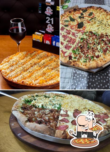 Peça diversos tipos de pizza