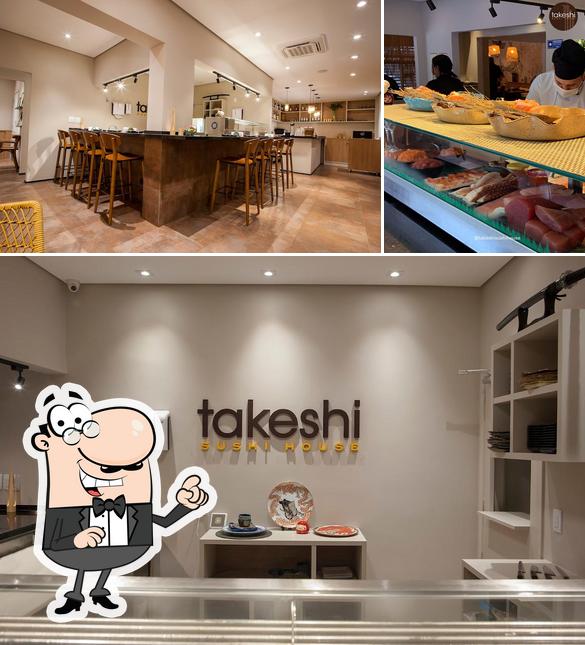 O interior do Takeshi Sushi House