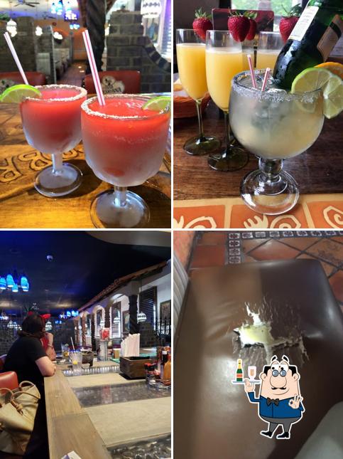 В "Casa Mexicana Restaurant" подаются спиртные напитки