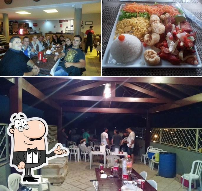 O interior do Botiquim Bar e Restaurante
