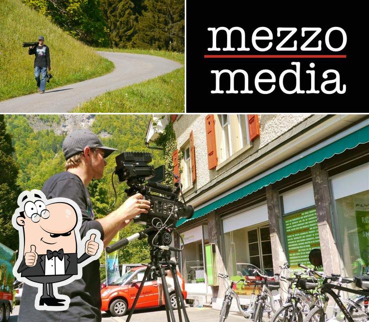 Foto di mezzo|media