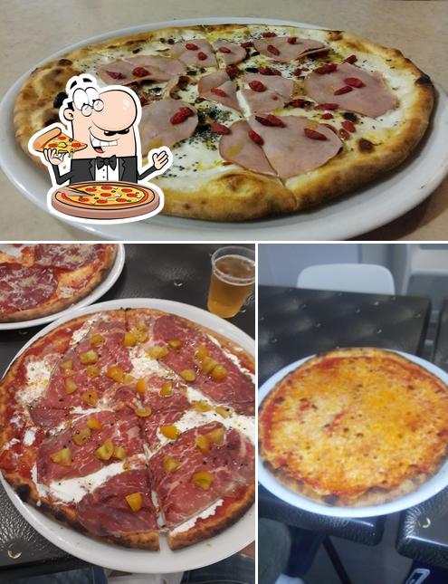 Ordina tra le molte varianti di pizza