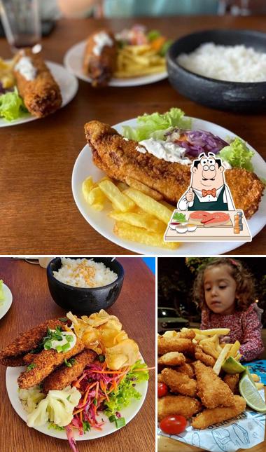 Peixe e fritas em Empório cardume