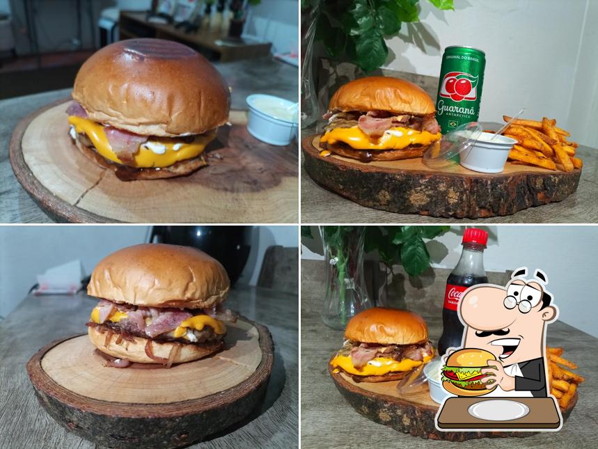 Delicie-se com um hambúrguer no DelíriosBurguer