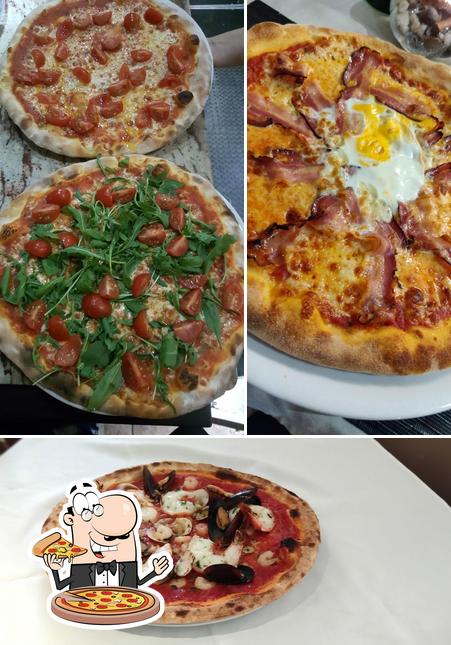 Prenez des pizzas à Restaurant ARENA