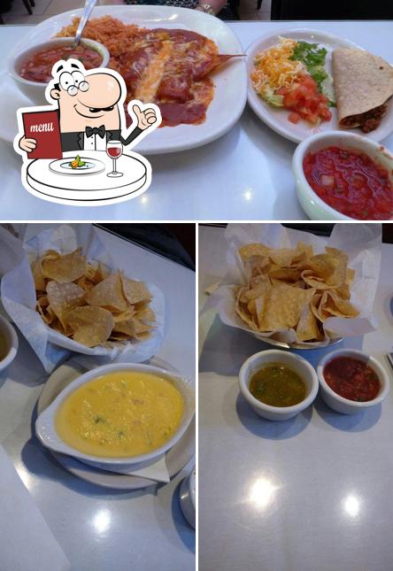 Еда в "Dos Salsas"