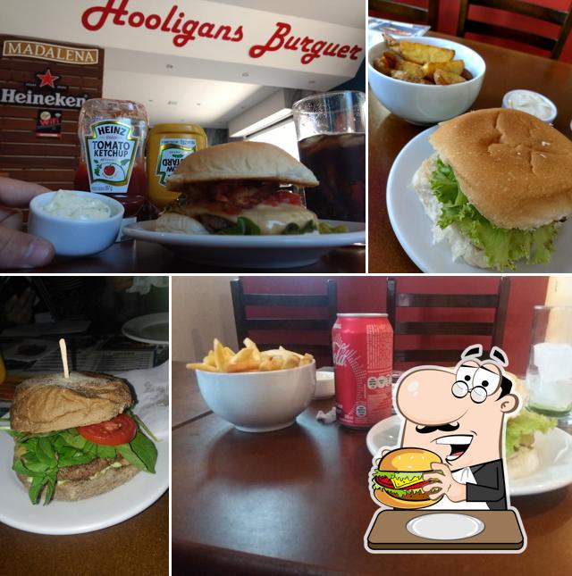 Delicie-se com um hambúrguer no Hooligans Burguer