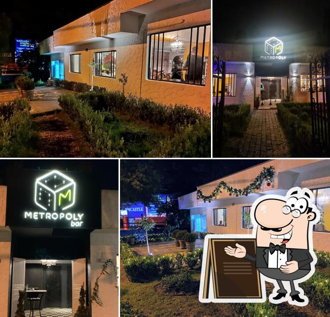 Veja imagens do exterior do Metropoly bar