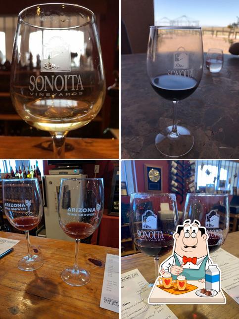Disfrutra de una bebida en Sonoita Vineyards