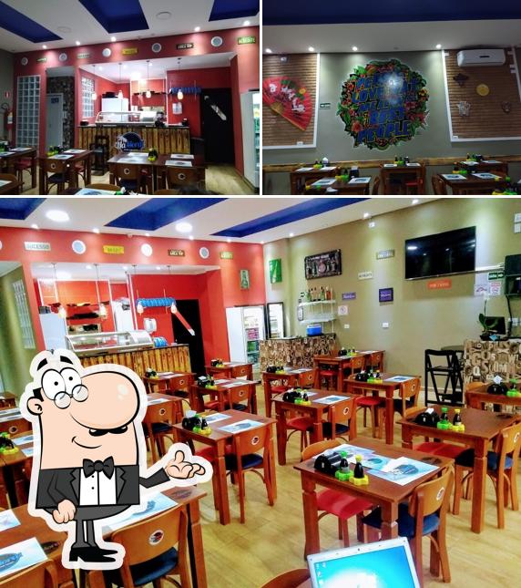 Veja imagens do interior do Na Moral Sushi And Food