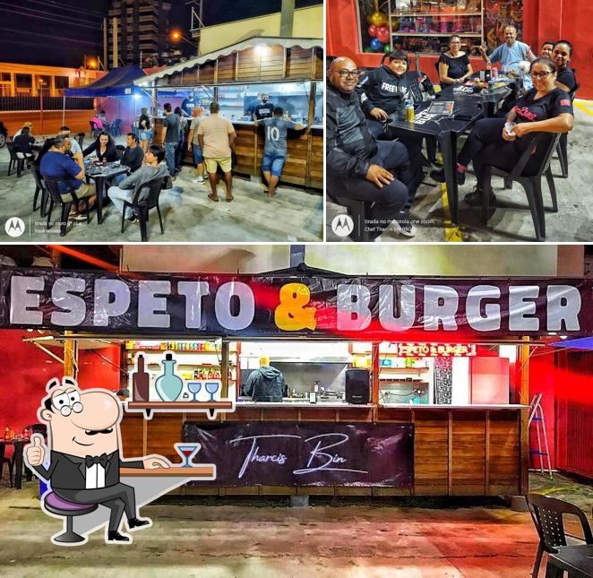 O interior do Espeto & Burger Tharcis Bin